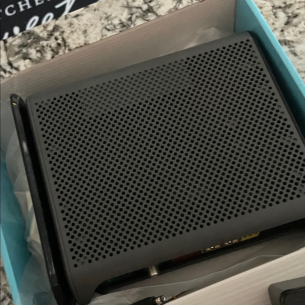 Motorola Cable Modem Plus AC1600 WiFi Router - Picture 5 of 5